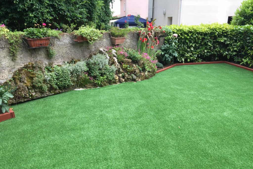 Verde sintetico area relax giardino domestico