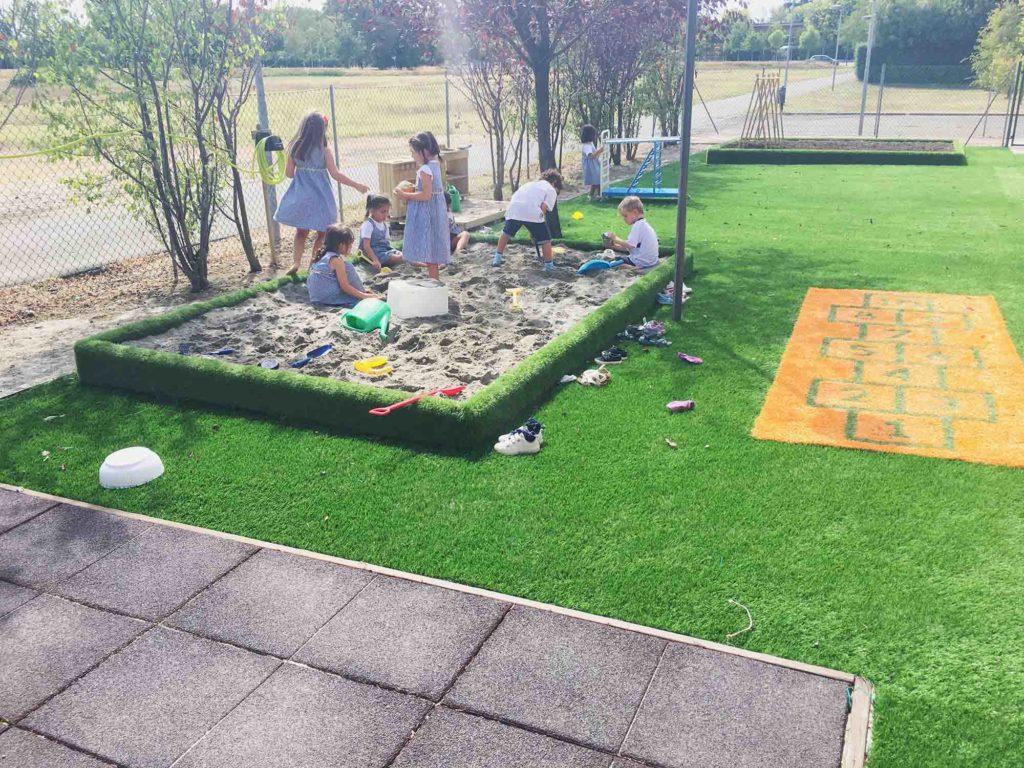 Dettaglio superficie erba sintetica per campo da padel